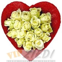 ziedu piegāde: Baltas rozes sirds formā: 39.00 €