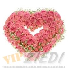 ziedu piegāde: Ziedu sirds no rozā rozēm: 110.00 €